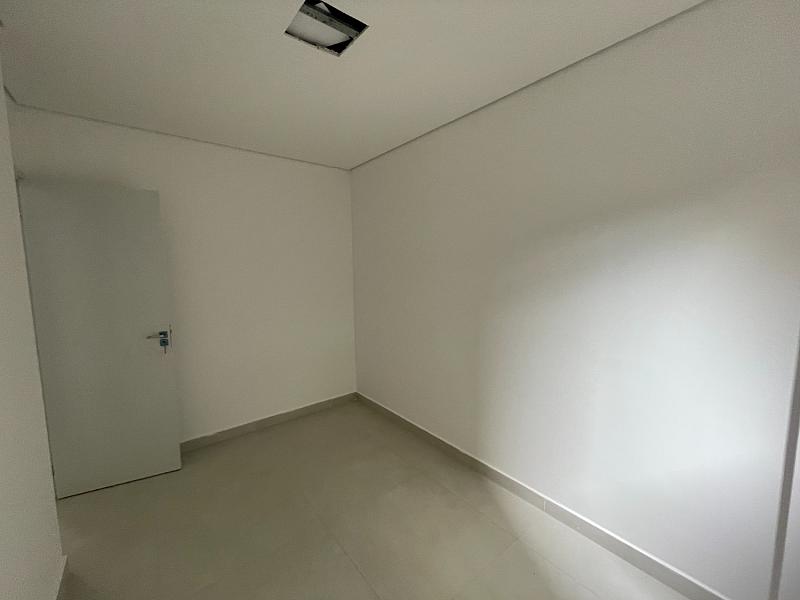 EXCELENTE CASA EM CONDOMÍNIO, FINO ACABAMENTO E À 300M DO MAR — foto 5