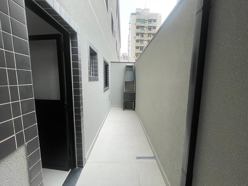 EXCELENTE CASA EM CONDOMÍNIO, FINO ACABAMENTO E À 300M DO MAR — foto 7