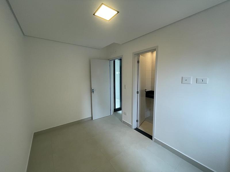 EXCELENTE CASA EM CONDOMÍNIO, FINO ACABAMENTO E À 300M DO MAR — foto 6