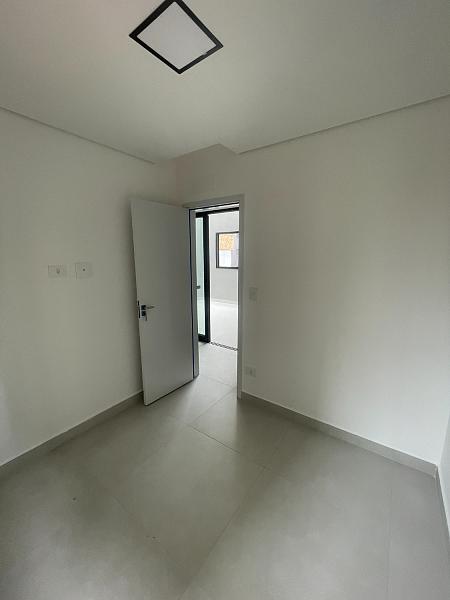 EXCELENTE CASA EM CONDOMÍNIO, FINO ACABAMENTO E À 300M DO MAR — foto 11