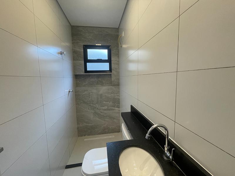 EXCELENTE CASA EM CONDOMÍNIO, FINO ACABAMENTO E À 300M DO MAR — foto 6