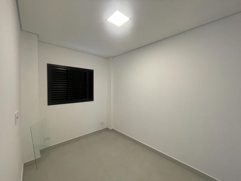 EXCELENTE CASA EM CONDOMÍNIO, FINO ACABAMENTO E À 300M DO MAR — foto 7