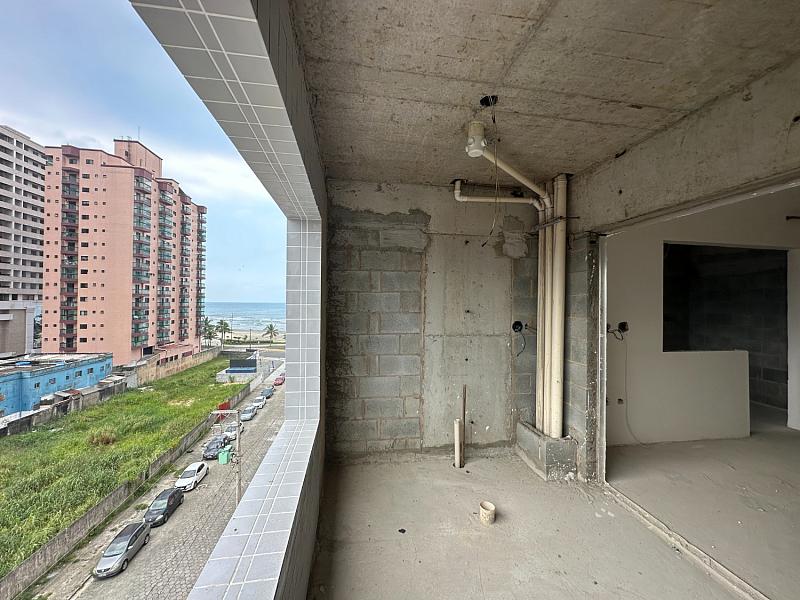 BELÍSSIMO APARTAMENTO, À 50m DO MAR E LAZER COMPLETO — foto 3