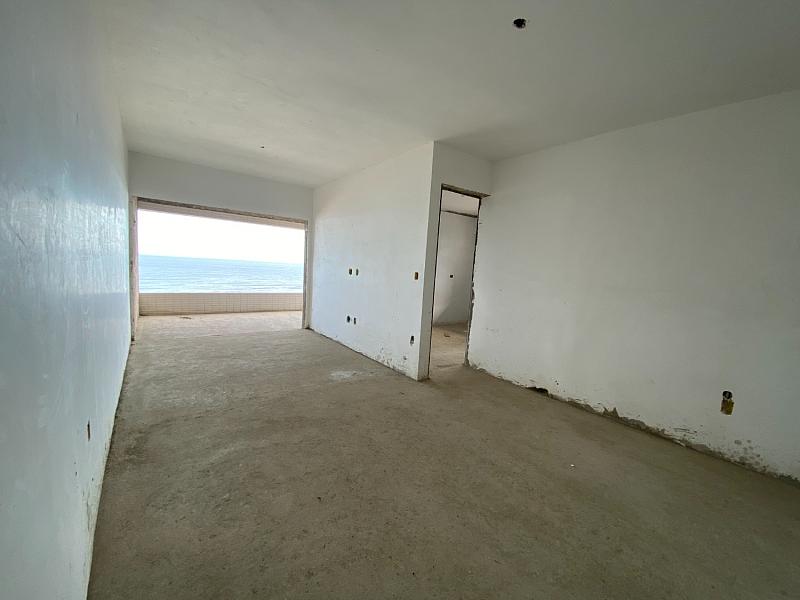 BELÍSSIMO APARTAMENTO, À 50m DO MAR E LAZER COMPLETO — foto 3