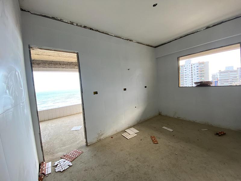 BELÍSSIMO APARTAMENTO, À 50m DO MAR E LAZER COMPLETO — foto 4