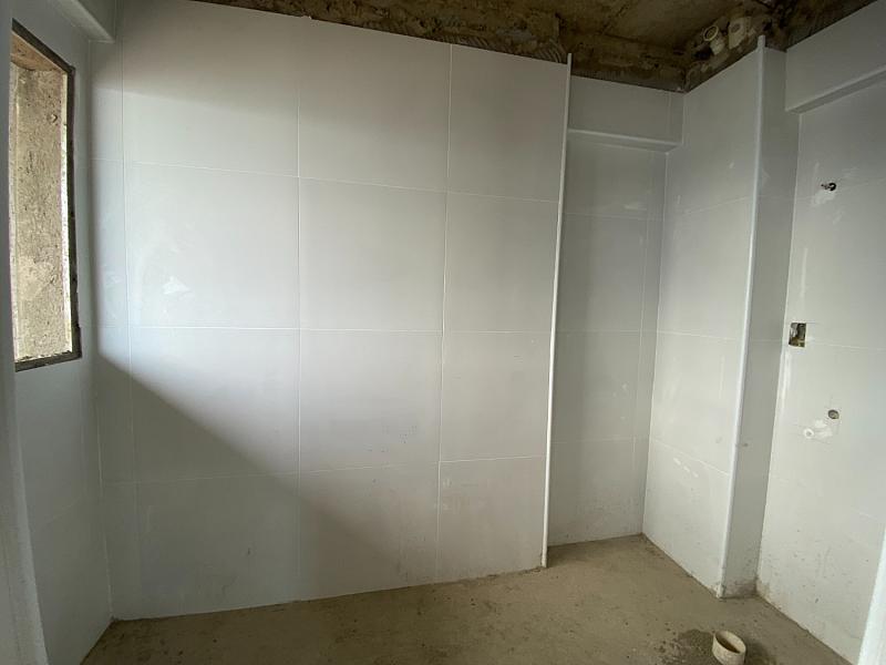 BELÍSSIMO APARTAMENTO, À 50m DO MAR E LAZER COMPLETO — foto 7