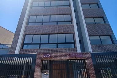 APARTAMENTO UM DORMITORIO NO CENTRO DE TORRES