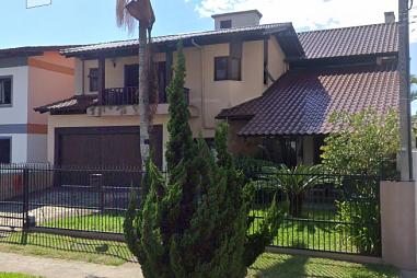 CASA COM 4 DORMITORIOS 1 SUITE A POUCOS METROS DA LAGOA DO VIOLÃO