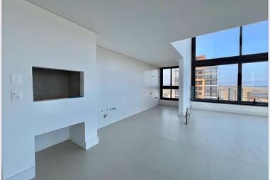 APARTAMENTO COM PÉ DIREITO ALTO