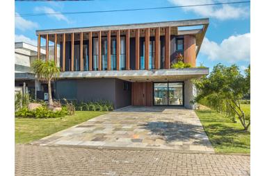 CASA COM 5 SUÍTES NO ILHAS PARK