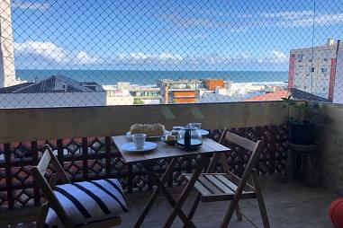 APARTAMENTO A UMA QUADRA DA BEIRA MAR