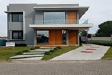 LINDA CASA EM CONDOMINIO FECHADO