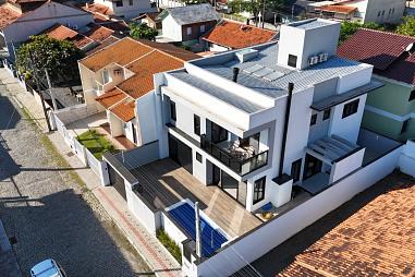 CASA EM PENHA SC - MODERNA PRÁTICA E LINDA