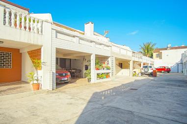 Sobrado com 3 quartos para alugar, 90m², 2 banheiros, 2 garagens - Caiobá - Matinhos