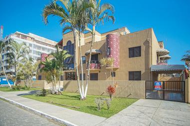 Apartamento térreo com 2 quartos próximo ao Boliche de Caiobá - 3 quadras da praia -