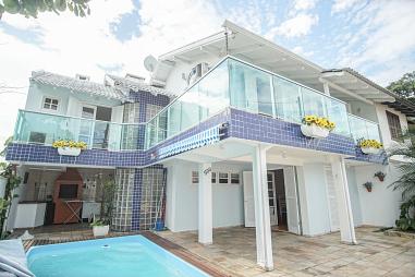 CAIOBÁ - CASA COM PISCINA, AR E WIFI - 14 PESSOAS