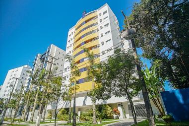 ED. COMODORO 204 - 3 QUARTOS (1 SUÍTE) - 6 PESSOAS