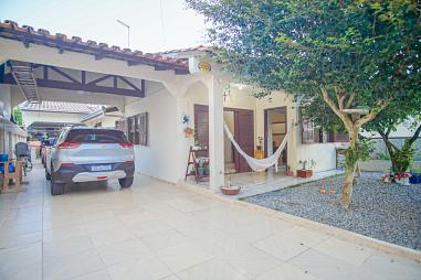 Casa com 4 quartos à venda, 217m², 3 banheiros, 3 garagens - Centro - Matinhos