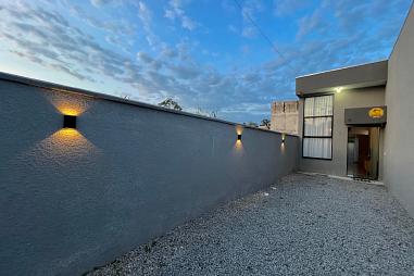 Casa nova e moderna em Praia de Leste 🏡 900m do mar | Wi-Fi, Ar Condicionado, Churrasqueira & Segurança