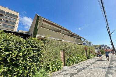 CAIOBÁ - SOBRADO FRENTE AO MAR / PÉ NA AREIA