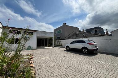 CAIOBÁ - CASA COM MEZANINO - 03 QUARTOS (01 SUÍTE) - 12 PESSOAS