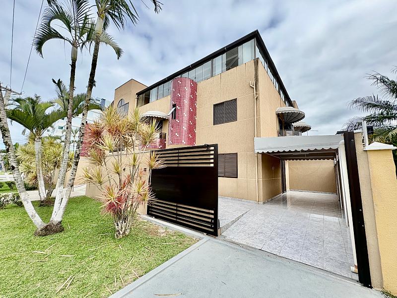 Apartamento t�rreo com 2 quartos pr�ximo ao Boliche de Caiob� - 3 quadras da praia - 1