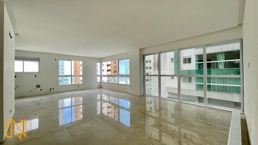 Apartamento Novo com 4 Sutes e 3 Vagas em Balnerio Cambori