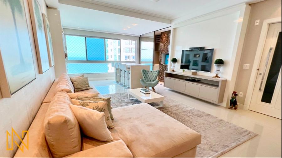 Apartamento finamente mobiliado com 3 Sutes na quadra do mar em Balnerio Cambori