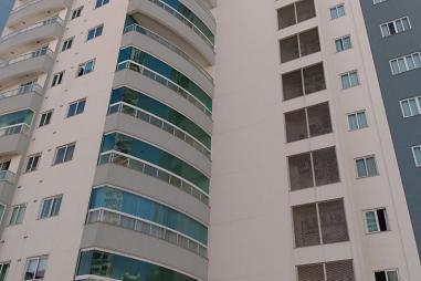 APARTAMENTO 1 SUÍTE + 2 DORMITÓRIOS QUADRA MAR- BALNEÁRIO CAMBORIU